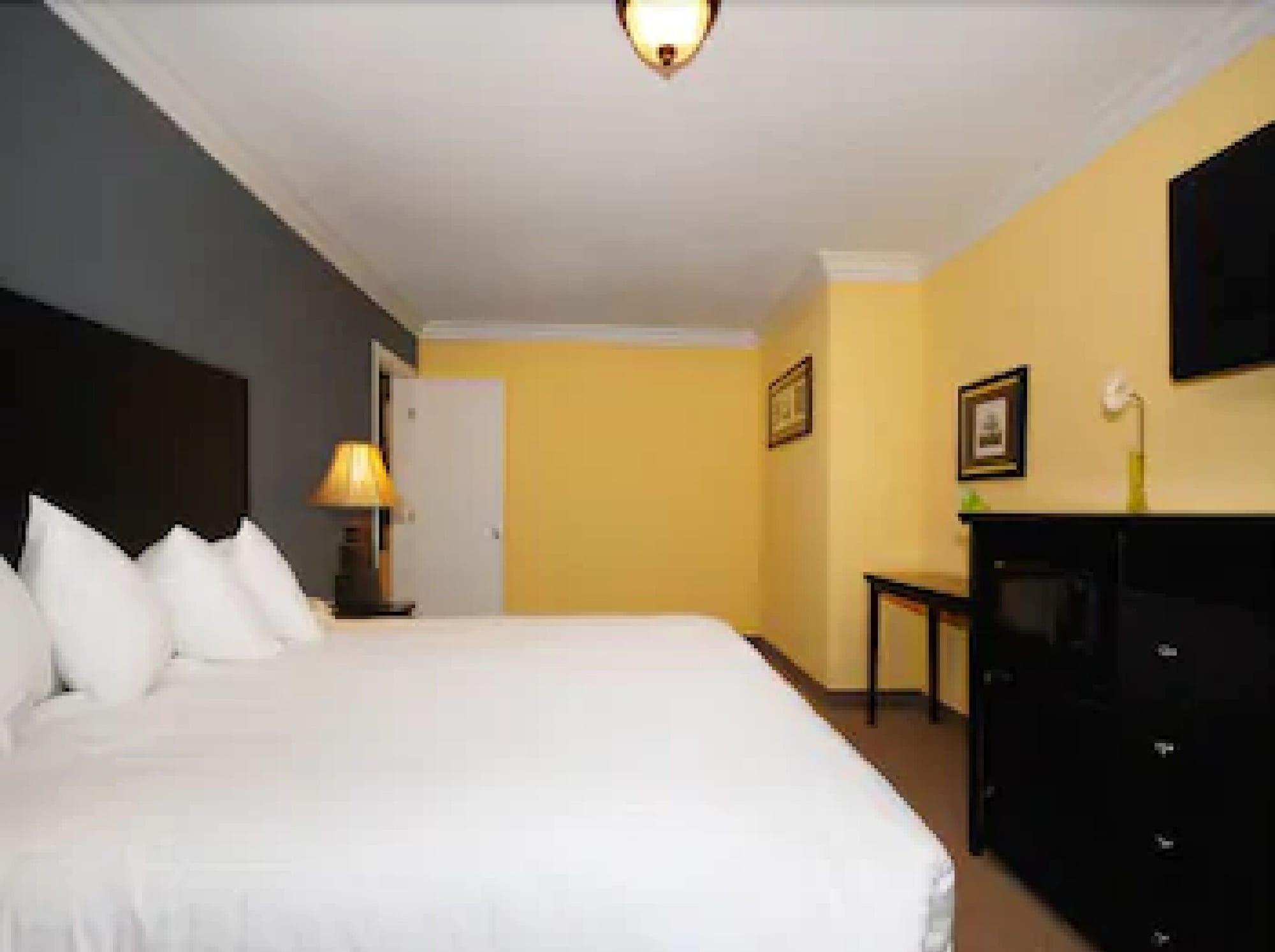 Solaire Inn & Suites Santa Maria  Bilik gambar
